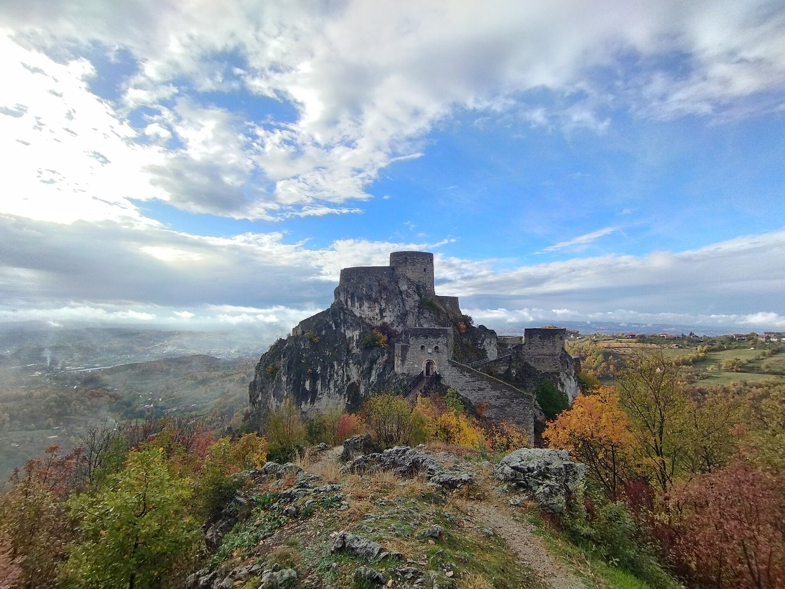 Srebrenik Fortress, photographed in October 2025